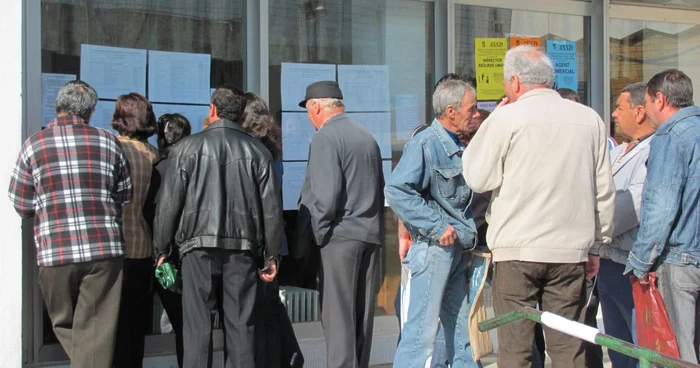 Şomerii îşi caută zilnic un loc de muncă la AJOFM Foto: Adevărul