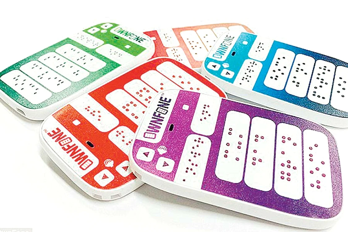 Are tastatura adaptată la alfabetul Braille, cu ajutorul căreia nevăzătorii transmit mesaje