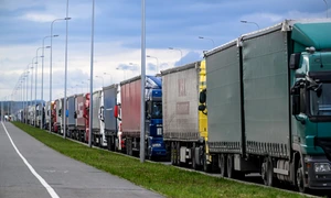 Camioane la granita dintre Polonia si Ucraina FOTO EPA EFE jpg