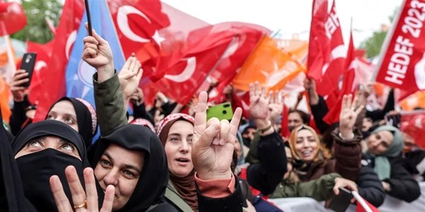 Erdogan se adresează electoratului din Istanbul în ultima zi de campanie FOTO EPA-EFE