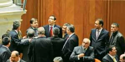 Crin Antonescu şi Victor Ponta au stârnit nemulţumirea parlamentarilor cărora le-au cerut să facă grevă  