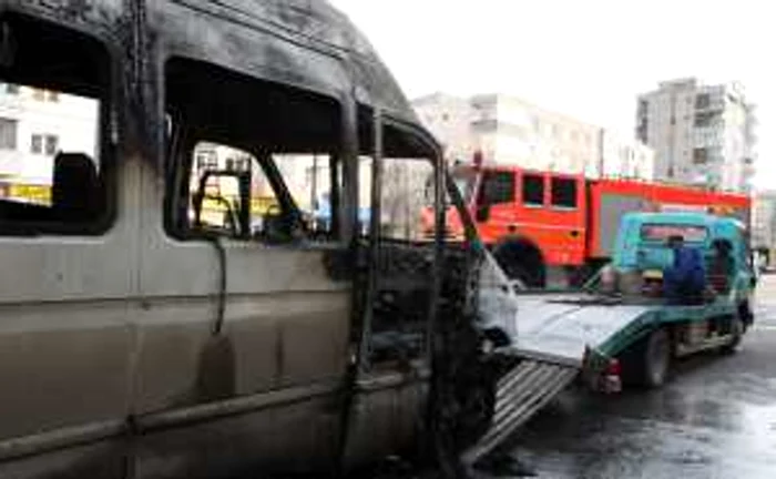 Cauza probabilă de producere a incendiului a fost scurtcircuit electric. Foto arhivă