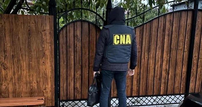 Cinci persoane au fost reținute în urma perchezițiilor din sudul Rep. Moldova. FOTO: Cna.md