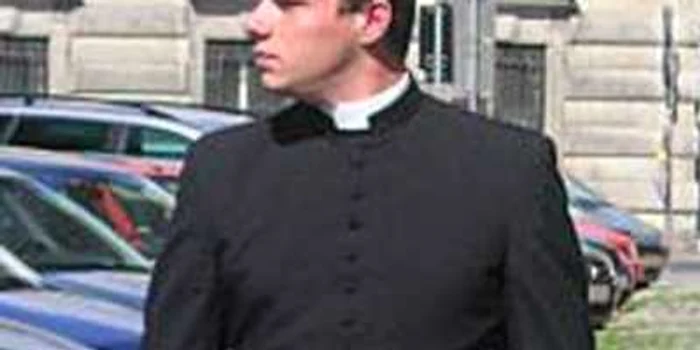 Preotul catolic Steven Poole este acuzat de furt