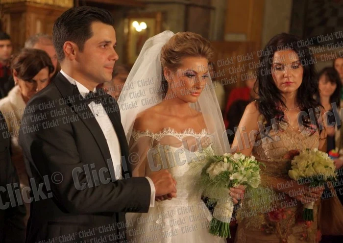 Cove şi Florentina s-au căsătorit la o biserică din Capitală (Foto: Roberto Sălceanu)