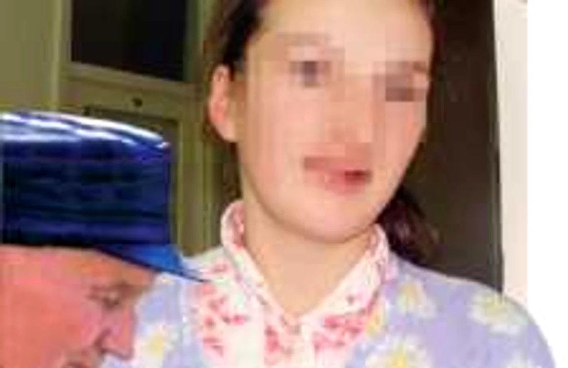 Minora ştia că bătrânul de 77 de ani este bunicul ei