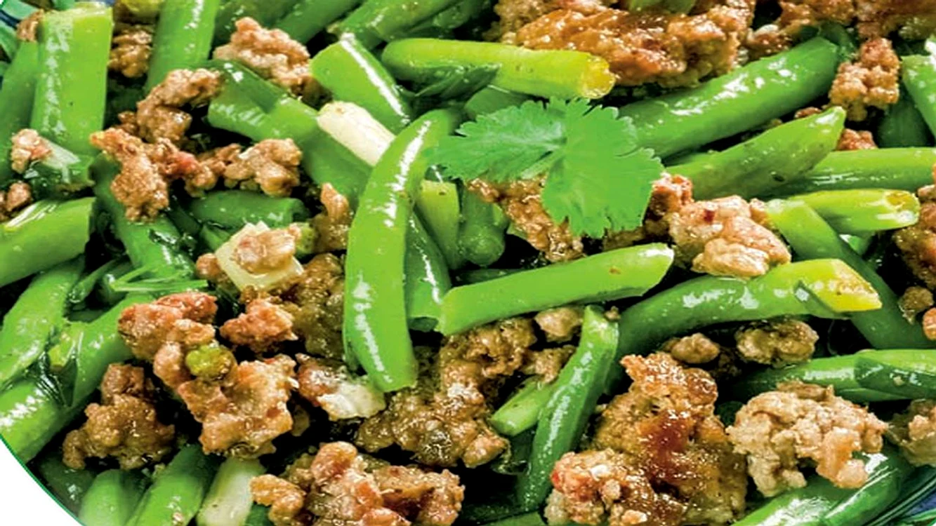fasole cu carne tocata jpg