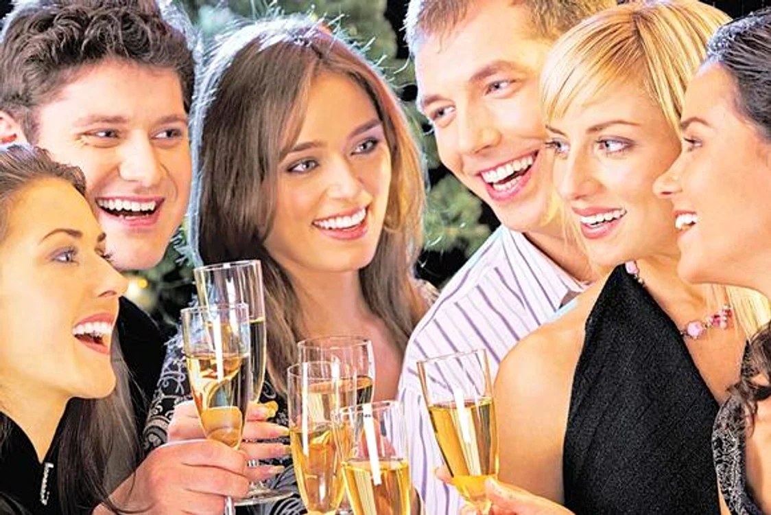 Consumul de alcool ne face să fim mai generoşi cu cei din jurfoto:Click!