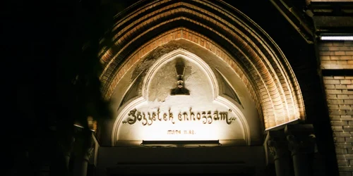 biserica rosie