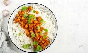 1 naut cu sos curry si orez basmati jpg jpeg