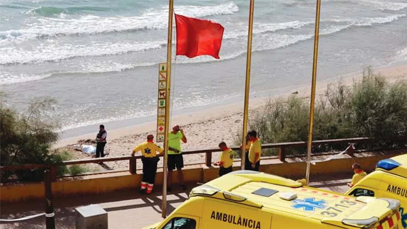 Salvamarii avertizaseră turiştii că urmează  valuri puternice