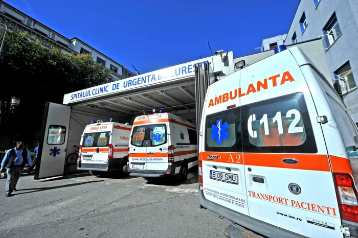 Ambulanta salvare  112 spital Bucuresti FOTO Mediafax