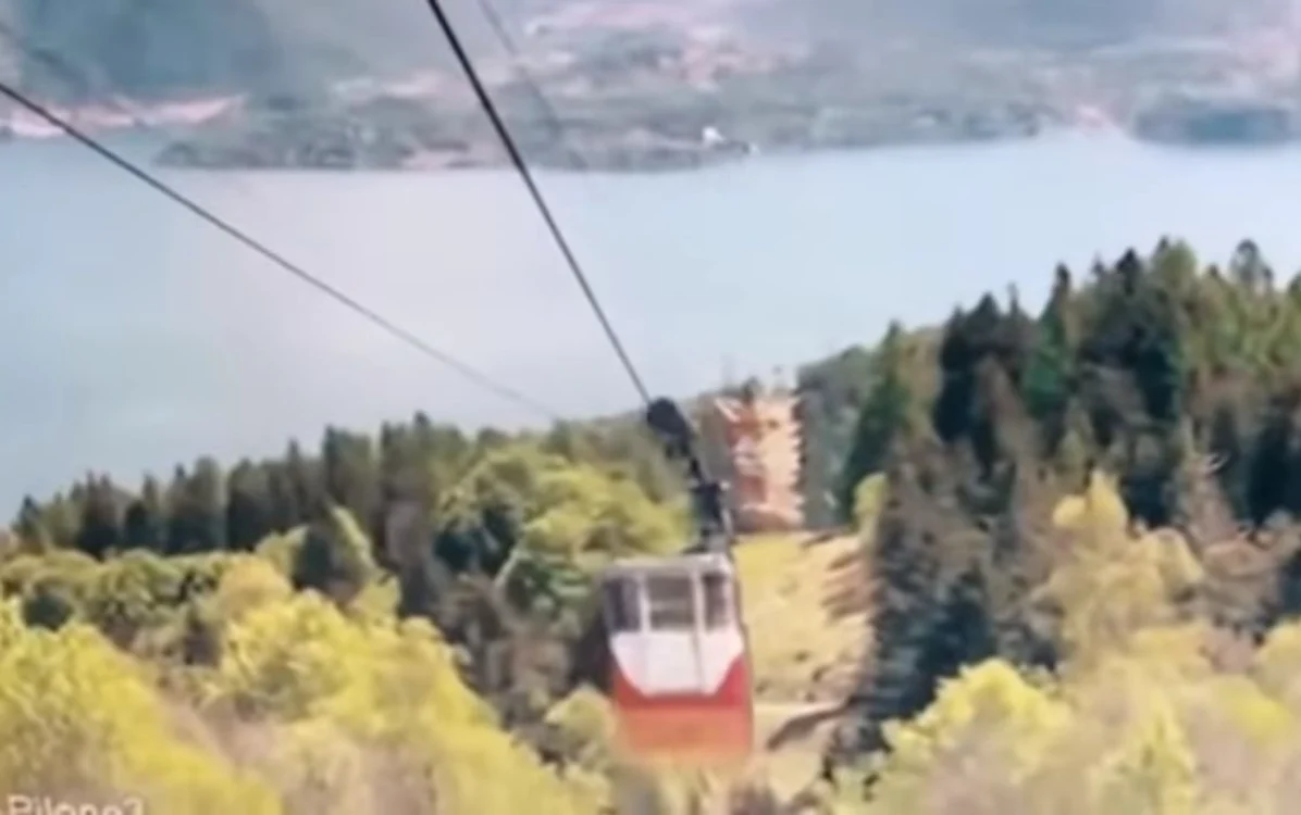 Imaginile filmate din interior arată că telecabina se afla la doar câțiva metri distanță de sosirea la destinațieFoto: captură video Youtube
