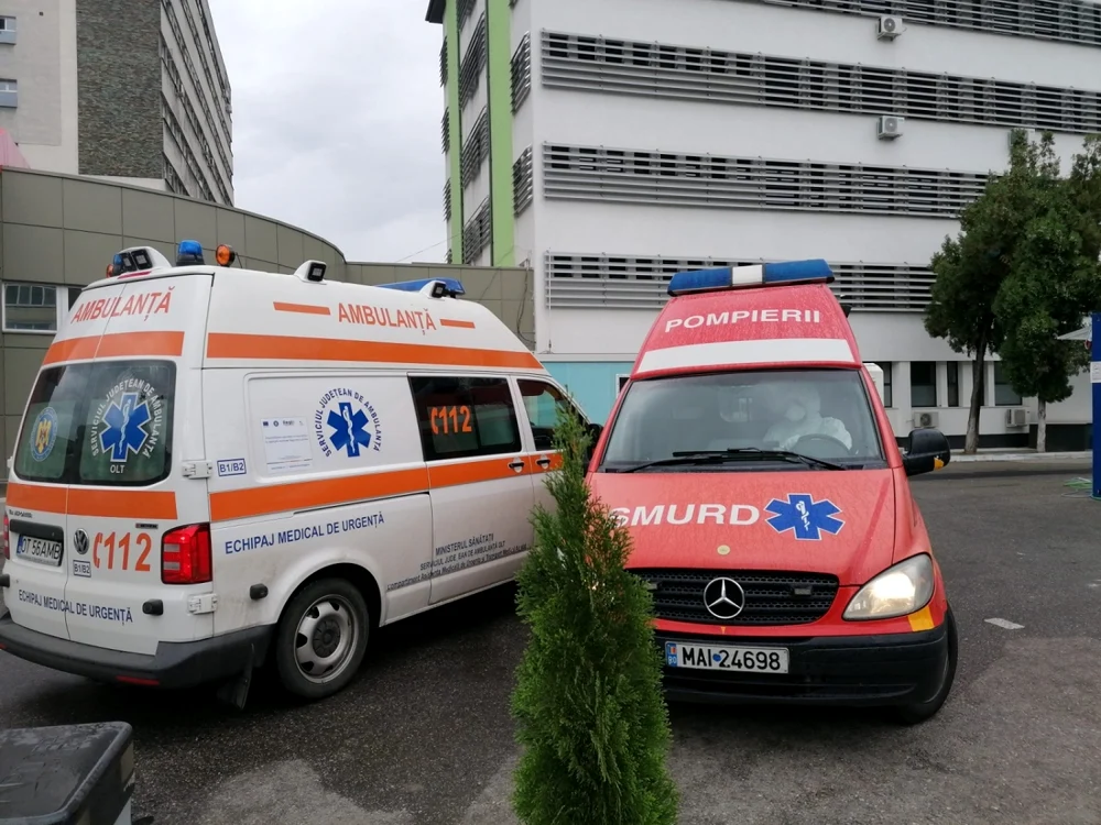 Ambulanţele aduc pacienţi „la foc continuu“ FOTO: Alina Mitran