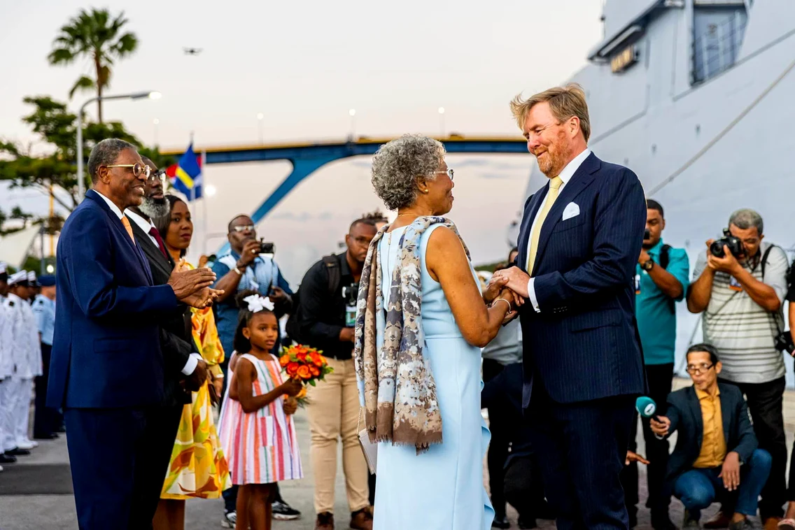 Regele Willem Alexander, Regina Maxima şi Prinţesa Amalia în turneu în Caraibe
