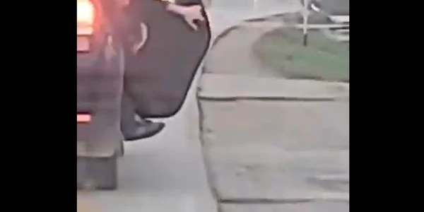 un tanar s-a aruncat din masina in arad foto captura video Glasul Aradului