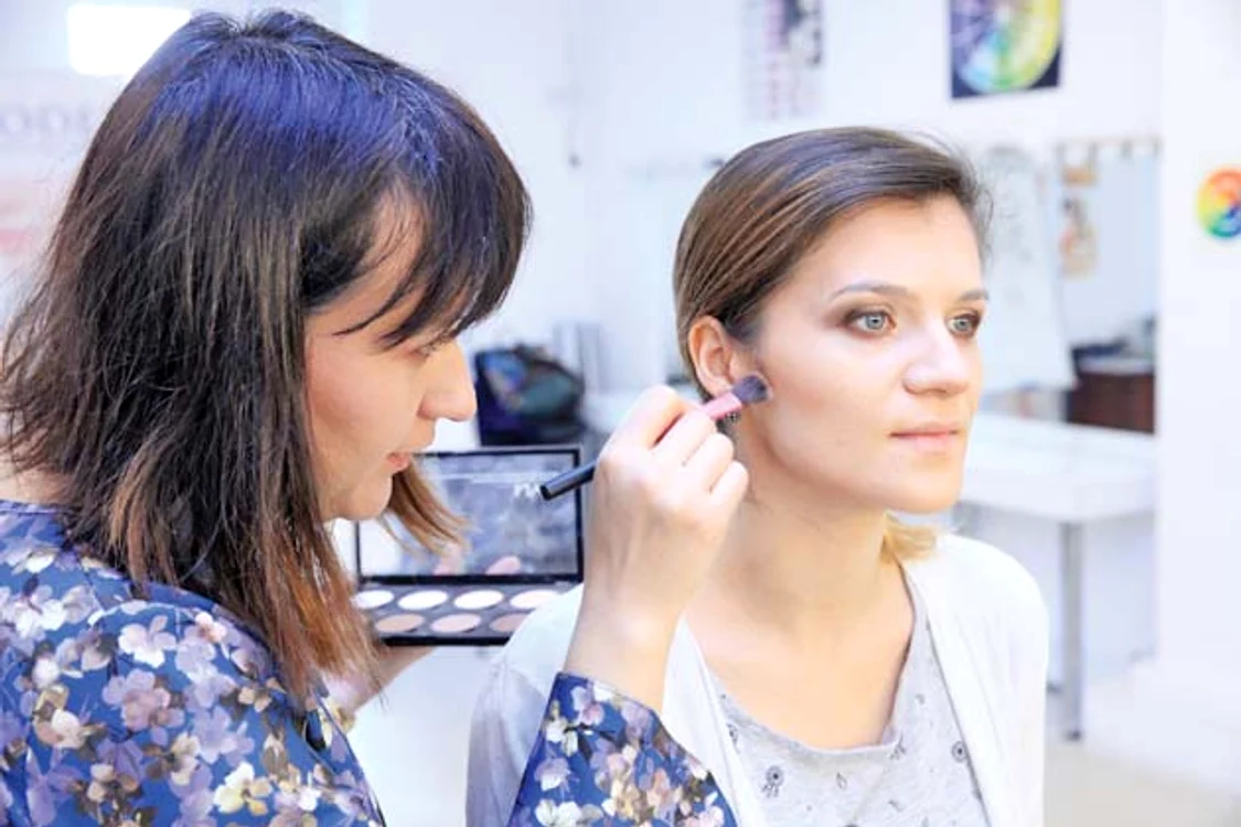 Make-up artistul Doralina Buga ne spune  cum să ne facem tenul mai frumos