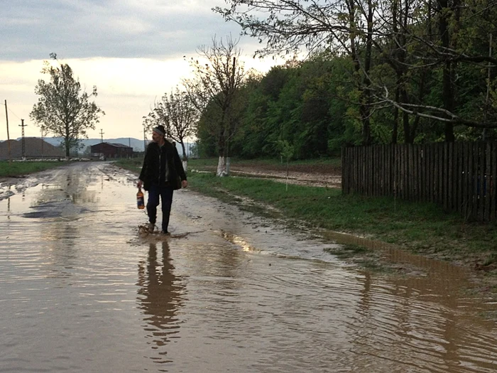 Locuitorii din Liteni au fost afectaţi de inundaţii chiar înainte de Sărbători