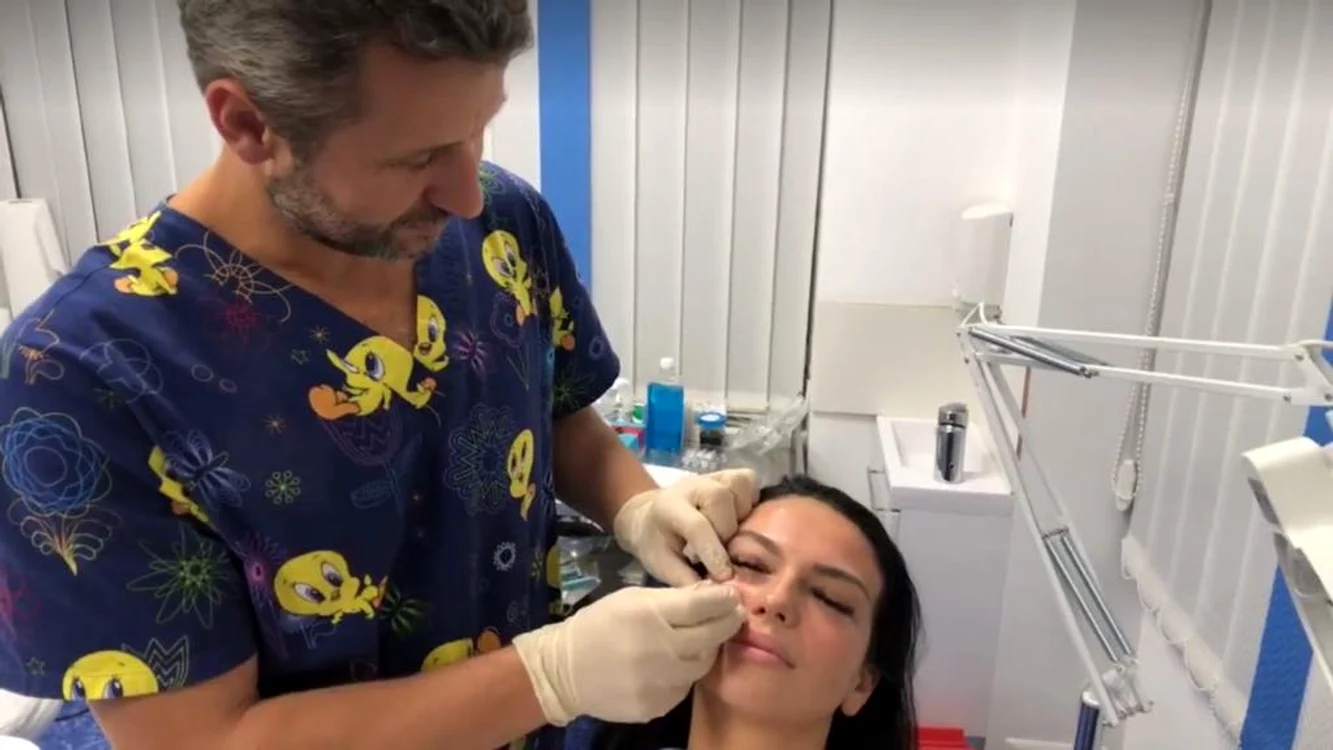 
    Francisca a suportat bine intervenţia cu ace de aur şi vitamine foto: captură video  