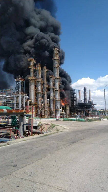 Explozie şi incendiu la Petromidia
