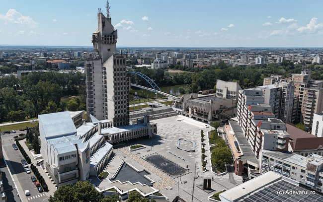 Secretele celei mai înalte clădiri administrative din România. Palatul în stil brutalist înalt de aproape 100 de metri