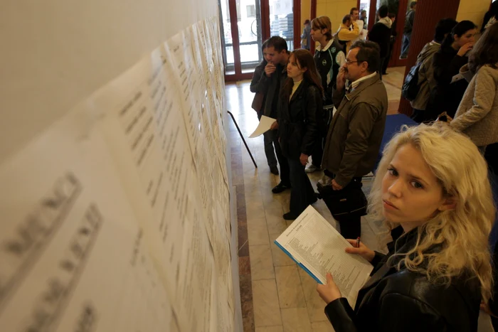 Şomeri la bursa locurilor de muncă Foto: Adevărul/arhivă