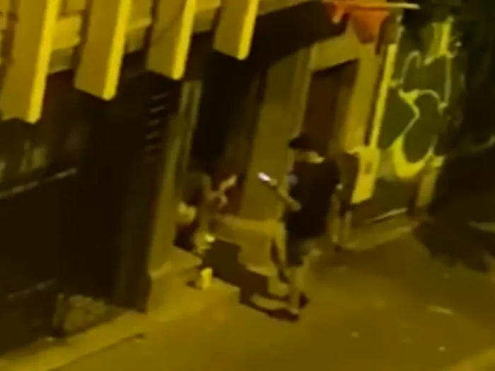 VIDEO Scene revoltătoare în București. Un bărbat a agresat o tânără în plină stradă. „Poliția Română, se mai poate face ceva?”