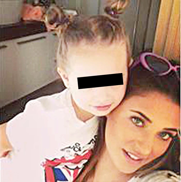 Antoniei a început să i se vadă burtica de graviduţă. Peste cinci luni, cântăreaţa îl va face tătic pe Alex VeleaFoto: Princess Club