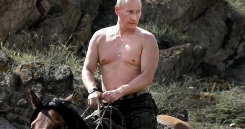 Vladimir Putin se poate delecta cu brânză italiană când merge în vizită la mănăstirea sa preferatăFoto KanKan.md