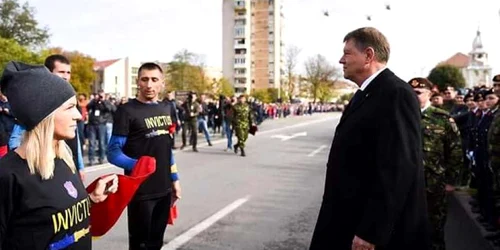 militarii din zalau i-au inmanat presedintelui tricolorul