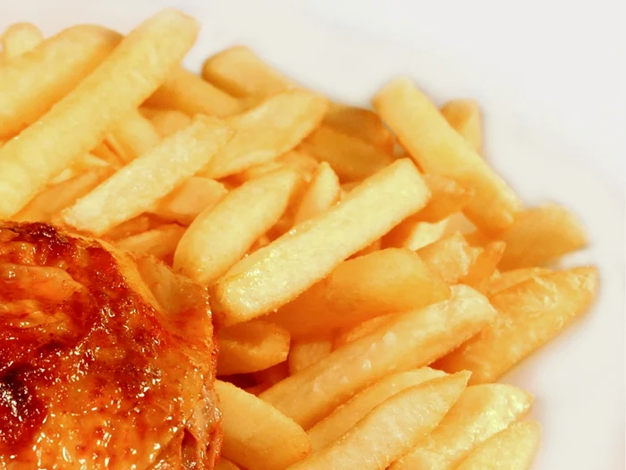 Indiferent că este vorba de cartofi, fripturi sau alte alimente, este recomandat să stai departe de prăjeli, cel puţin câteva ore înainte de a face dragoste