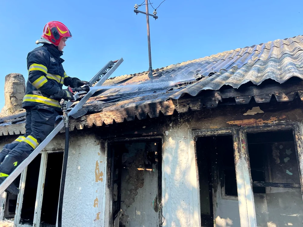  Cauza probabilă a izbucnirii incendiului este în curs de stabilire. FOTO: ISU Galați