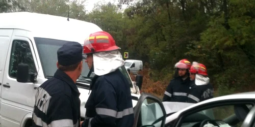 Pompierii au intervenit pentru descarcerarea victimelor 