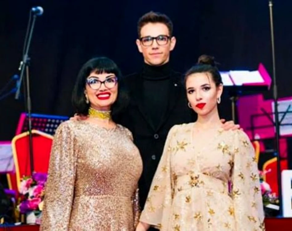 
    Andrew și Gloria sunt cele mai mari bucurii ale Ozanei BarabanceaFoto: arhivă personală  