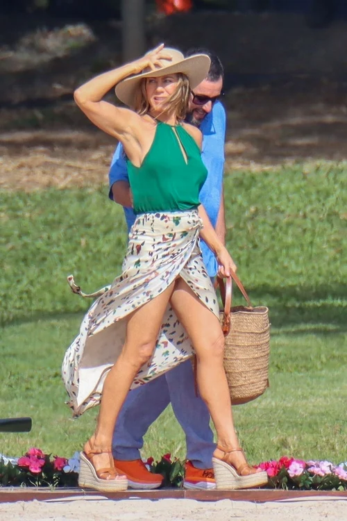 1 jennifer aniston zi de nastere cu adam sandler in hawaii murder mystery 2 4 jpg jpeg