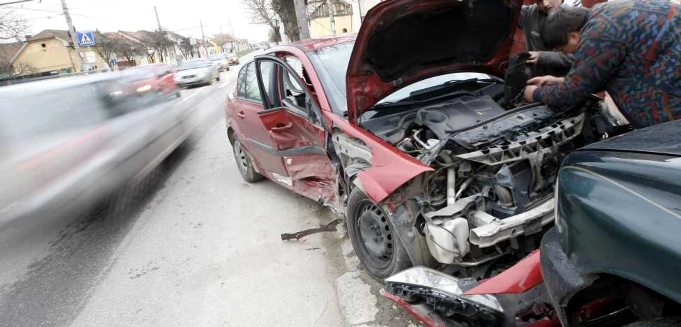 Ambele maşini au fost serios şifonate