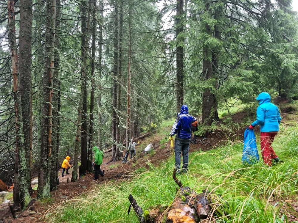 Zeci de voluntari au strâns gunoaiele din Rânca Foto: Dana Oniga