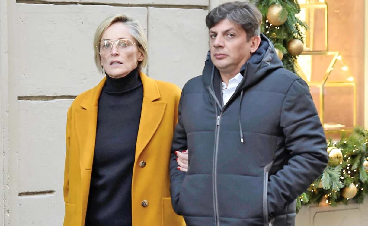Sharon şi Enzo au fost surprinşi la cumpărături pe străzile Romei fotografii: Profimedia
