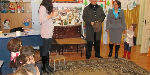 Consilierul Mârzan a împărţit daruri copiilor de la Grădiniţa nr.10