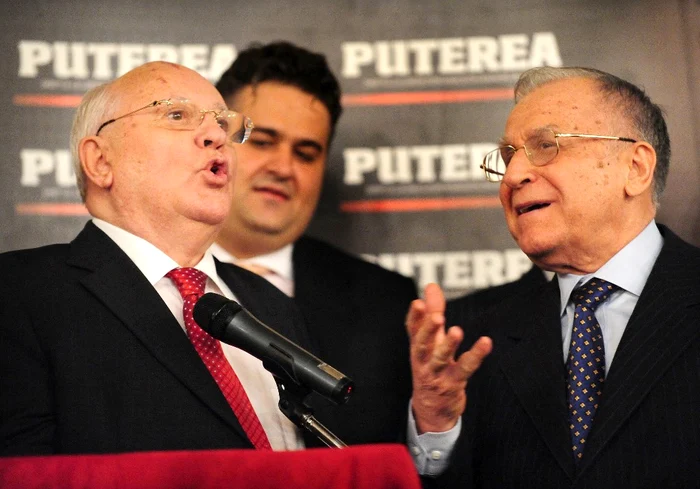 Mihail Gorbaciov și Ion Iliescu. FOTO: AFP