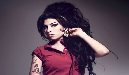 O coafură ciudată devenită populară datorită lui Amy Winehouse  jpeg