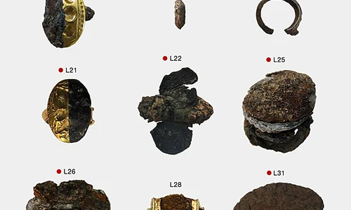 Selecție de bijuterii din fier de la sfârșitul Epocii Bronzului. Punctul roșu indică un artefact care are un conținut ridicat de nichel (© Journal of Archaeological Science (2026). DOI: 10.1016/j.jas.2026.106622)