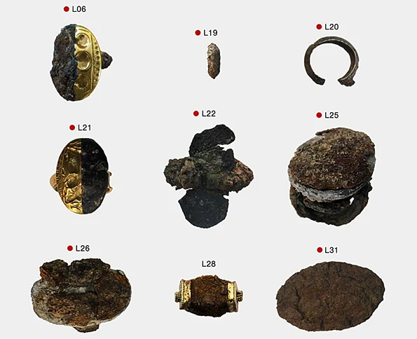 Selecție de bijuterii din fier de la sfârșitul Epocii Bronzului. Punctul roșu indică un artefact care are un conținut ridicat de  nichel (© Journal of Archaeological Science (2026). DOI: 10.1016/j.jas.2026.106622)