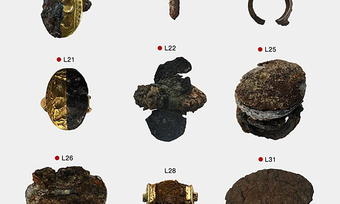 Selecție de bijuterii din fier de la sfârșitul Epocii Bronzului. Punctul roșu indică un artefact care are un conținut ridicat de  nichel (© Journal of Archaeological Science (2026). DOI: 10.1016/j.jas.2026.106622)