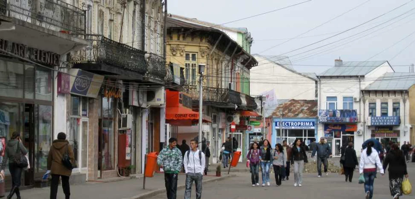 În zece ani, populaţia judeţului Buzău a scăzut cu 45.000 de persoane FOTO: Iulian Bunilă