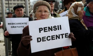 protestul pensionarilor la prefectura iasi fc 01 jpeg