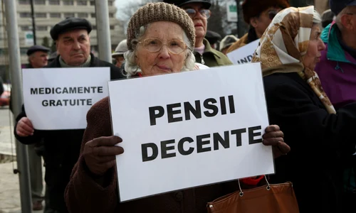 protestul pensionarilor la prefectura iasi fc 01 jpeg