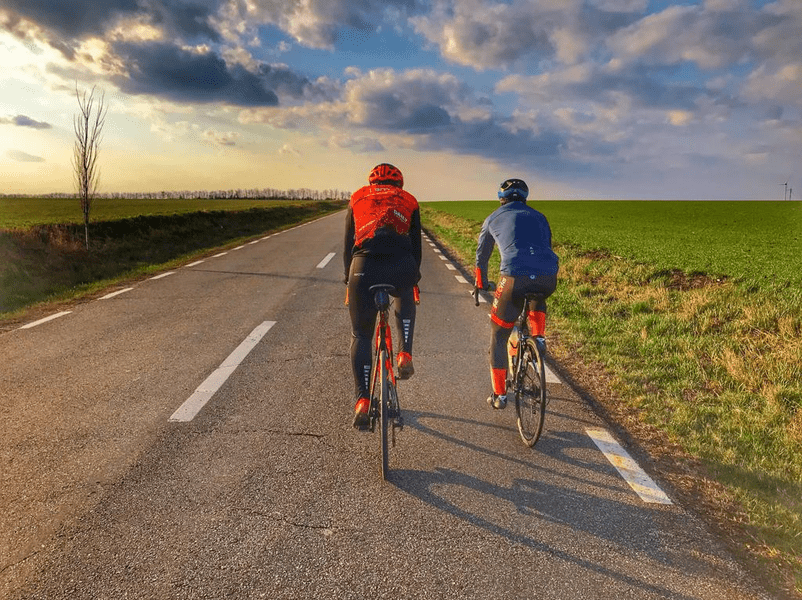 Consiliu Județean obligat să plătească daune record unui biciclist care s-a accidentat grav după ce a căzut într-o groapă de pe șosea