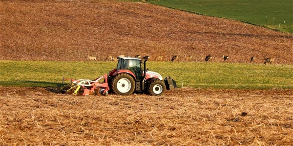 Agricultura ferme utilaje agricole foto