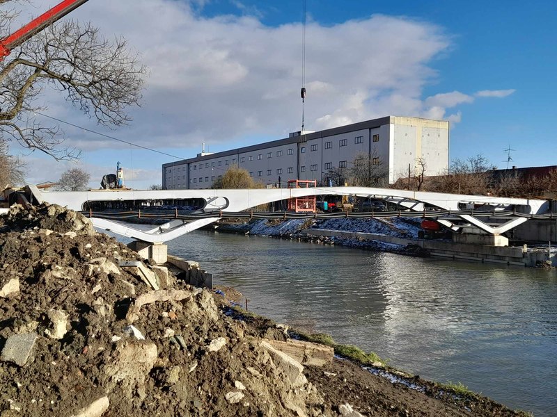 Pasarelă nouă peste Bega. Podul va avea zonă pietonală, piste de biciclete şi zonă verde. Lucrările intră în linie dreaptă FOTO